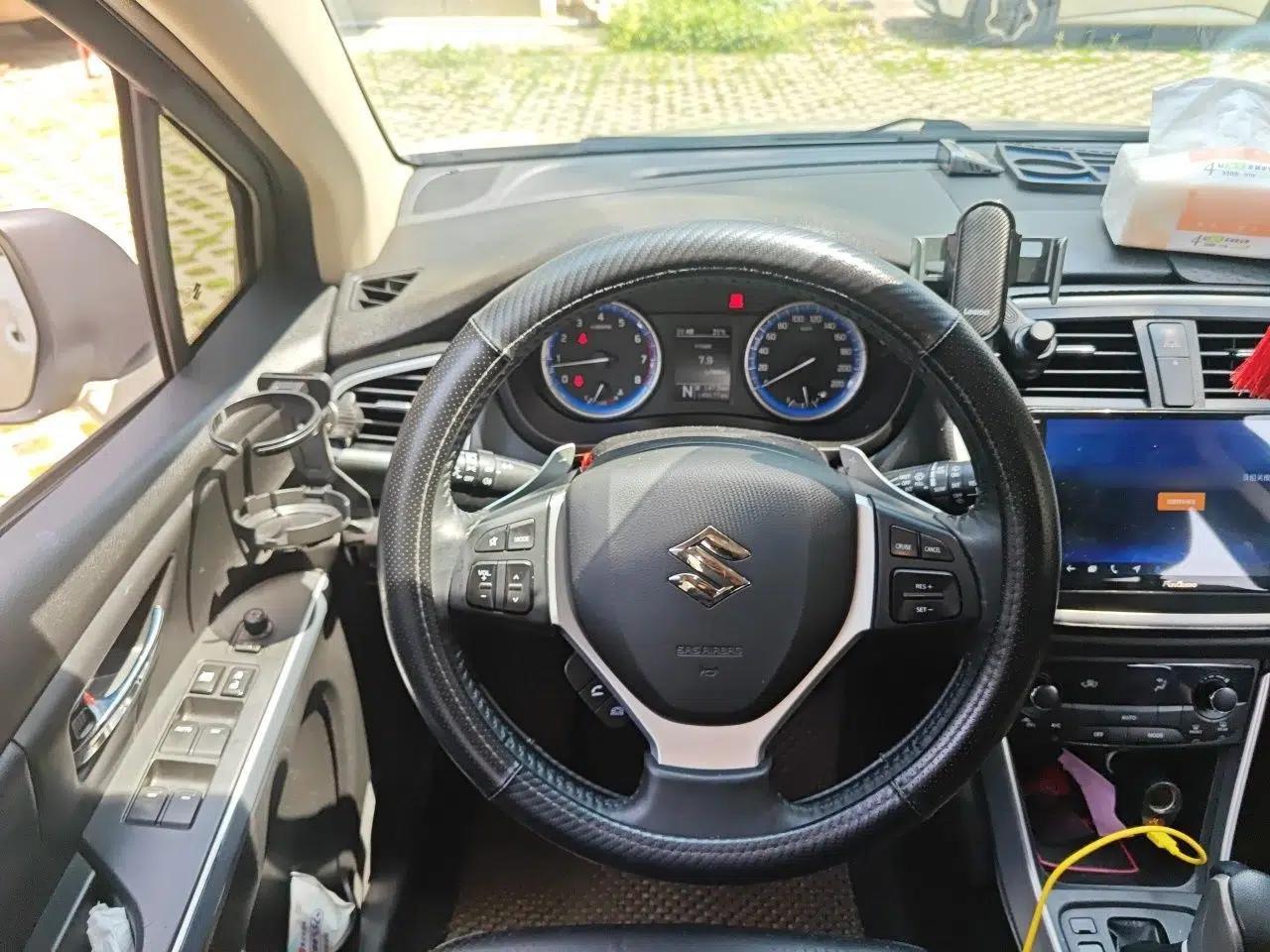 Suzuki S-Cross 2014 1.6L CVT Two-Wheel Drive Elite Version — миниатюра 11