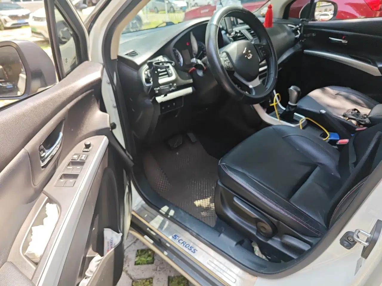Suzuki S-Cross 2014 1.6L CVT Two-Wheel Drive Elite Version — миниатюра 17