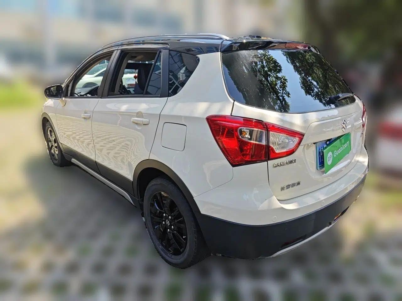 Suzuki S-Cross 2014 1.6L CVT Two-Wheel Drive Elite Version — миниатюра 4