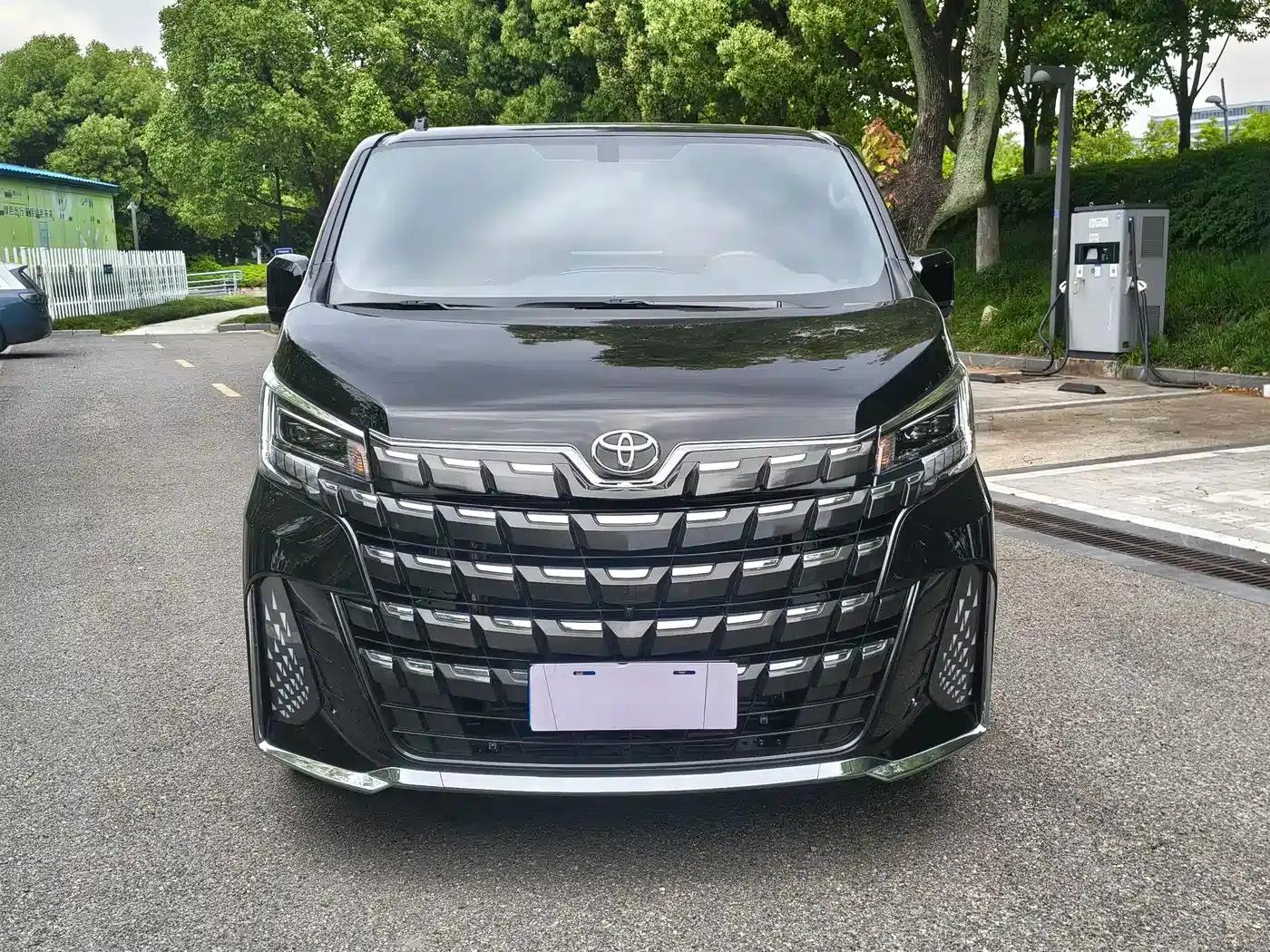2025 HIACE 3.5L Automatic — миниатюра 2