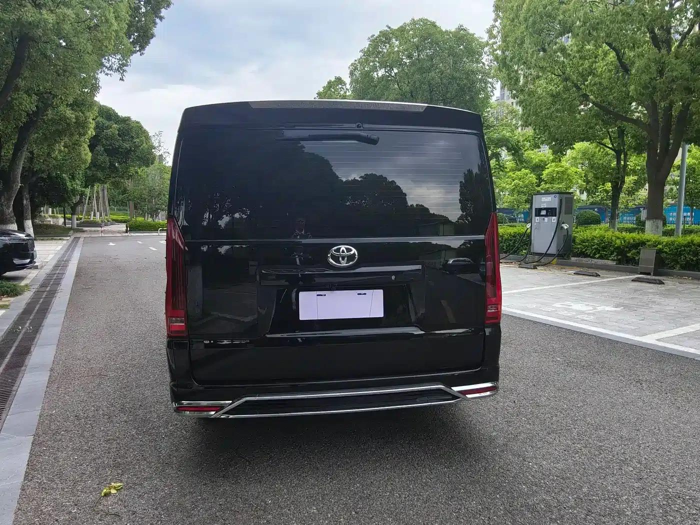 2025 HIACE 3.5L Automatic — миниатюра 11