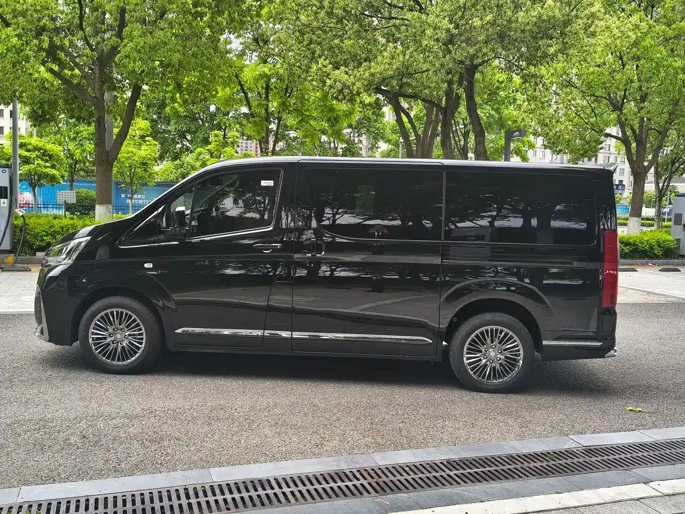 2025 HIACE 3.5L Automatic — миниатюра 3