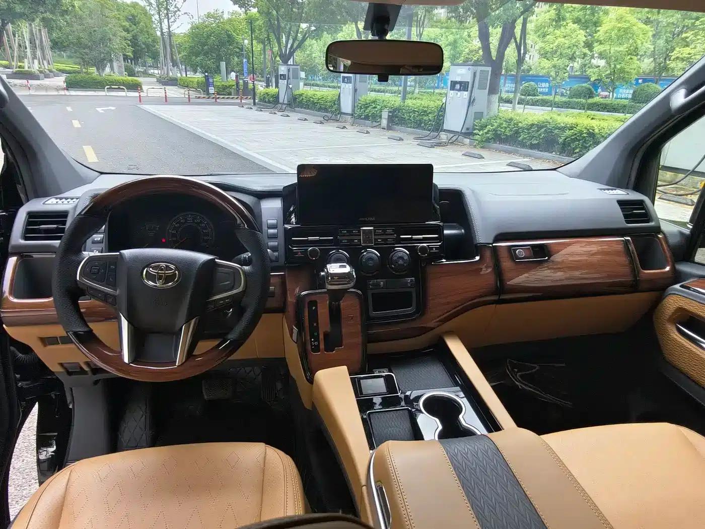 2025 HIACE 3.5L Automatic — миниатюра 10