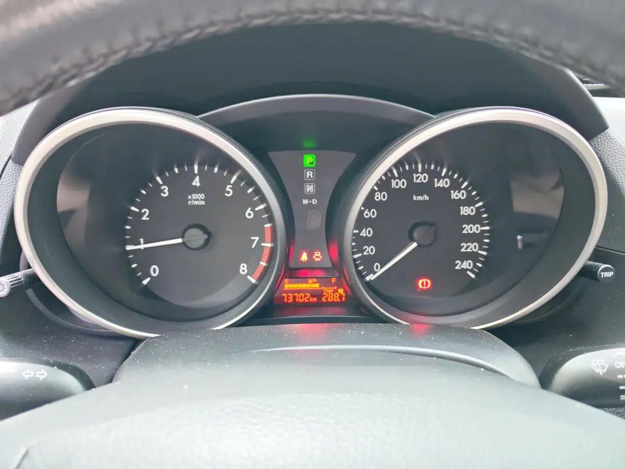 Mazda 5 2011 2.0L Automatic Luxury Edition — миниатюра 12