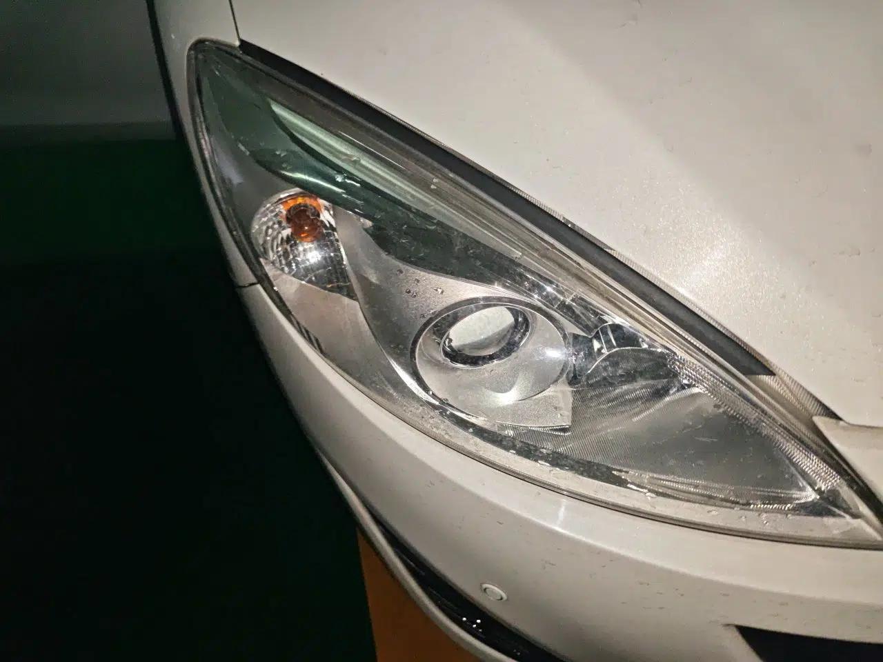 Mazda 5 2013 2.0L Automatic Luxury Edition — миниатюра 7