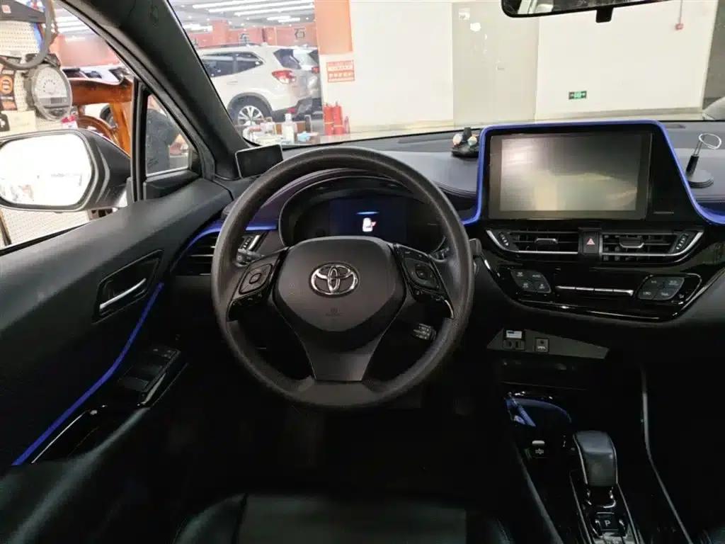 Toyota C-HR EV 2020 Luxury Sunroof Edition — миниатюра 11