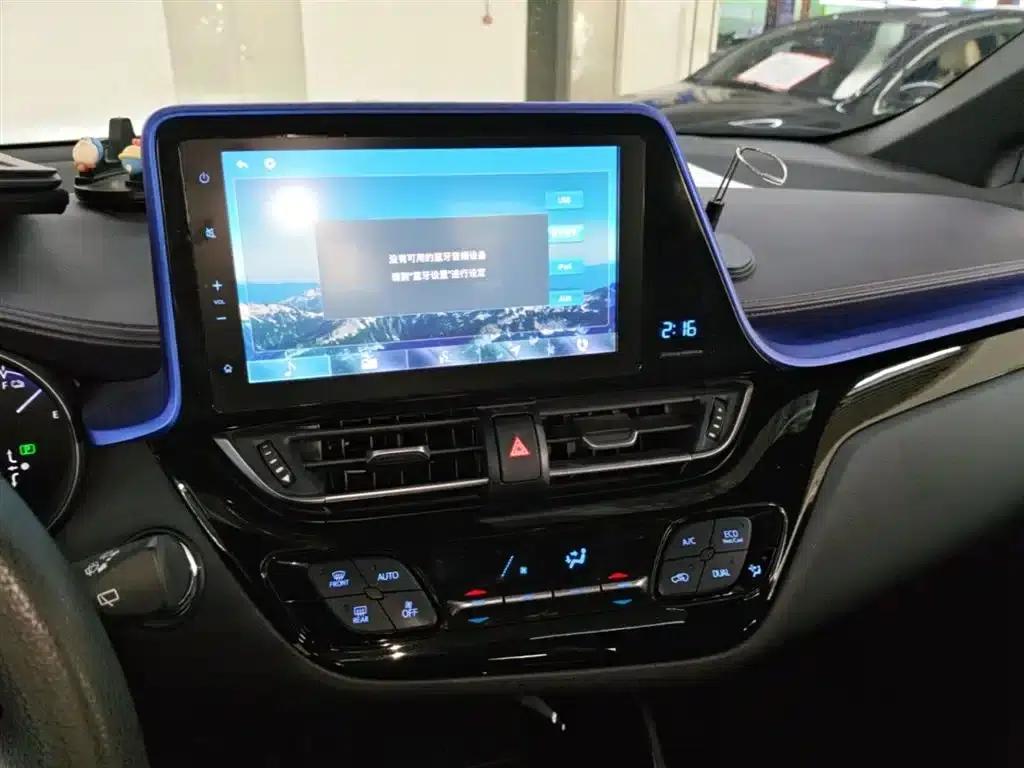 Toyota C-HR EV 2020 Luxury Sunroof Edition — миниатюра 13