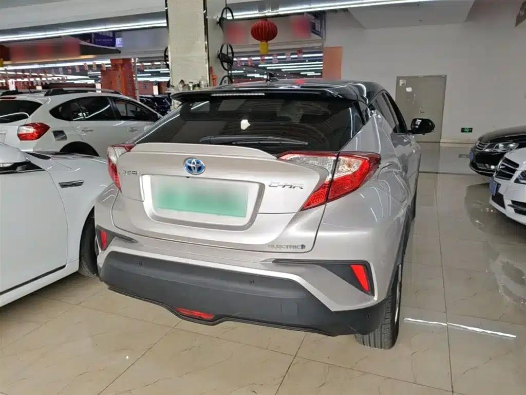 Toyota C-HR EV 2020 Luxury Sunroof Edition — миниатюра 7