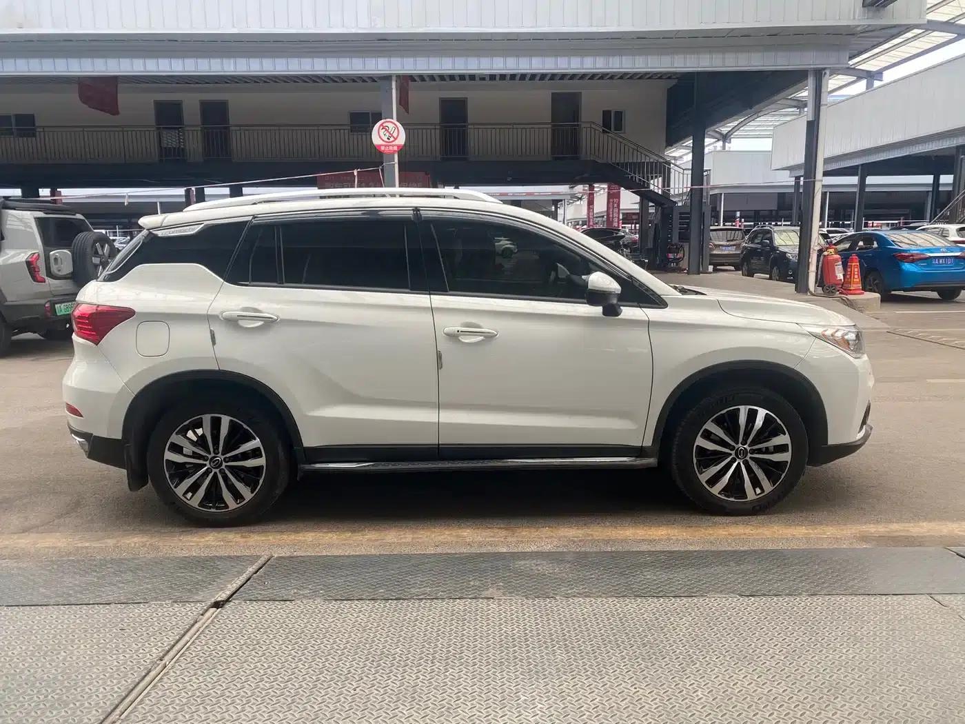 Trumpchi GS4 New Energy 2017 1.5L PHEV Premium Edition — миниатюра 3