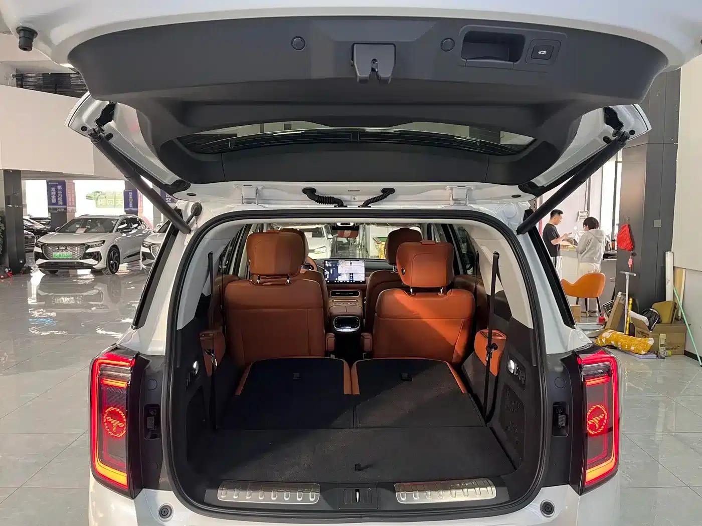 Trumpchi S9 2025 Model, Qiankun Ultra 6-Seater — миниатюра 10