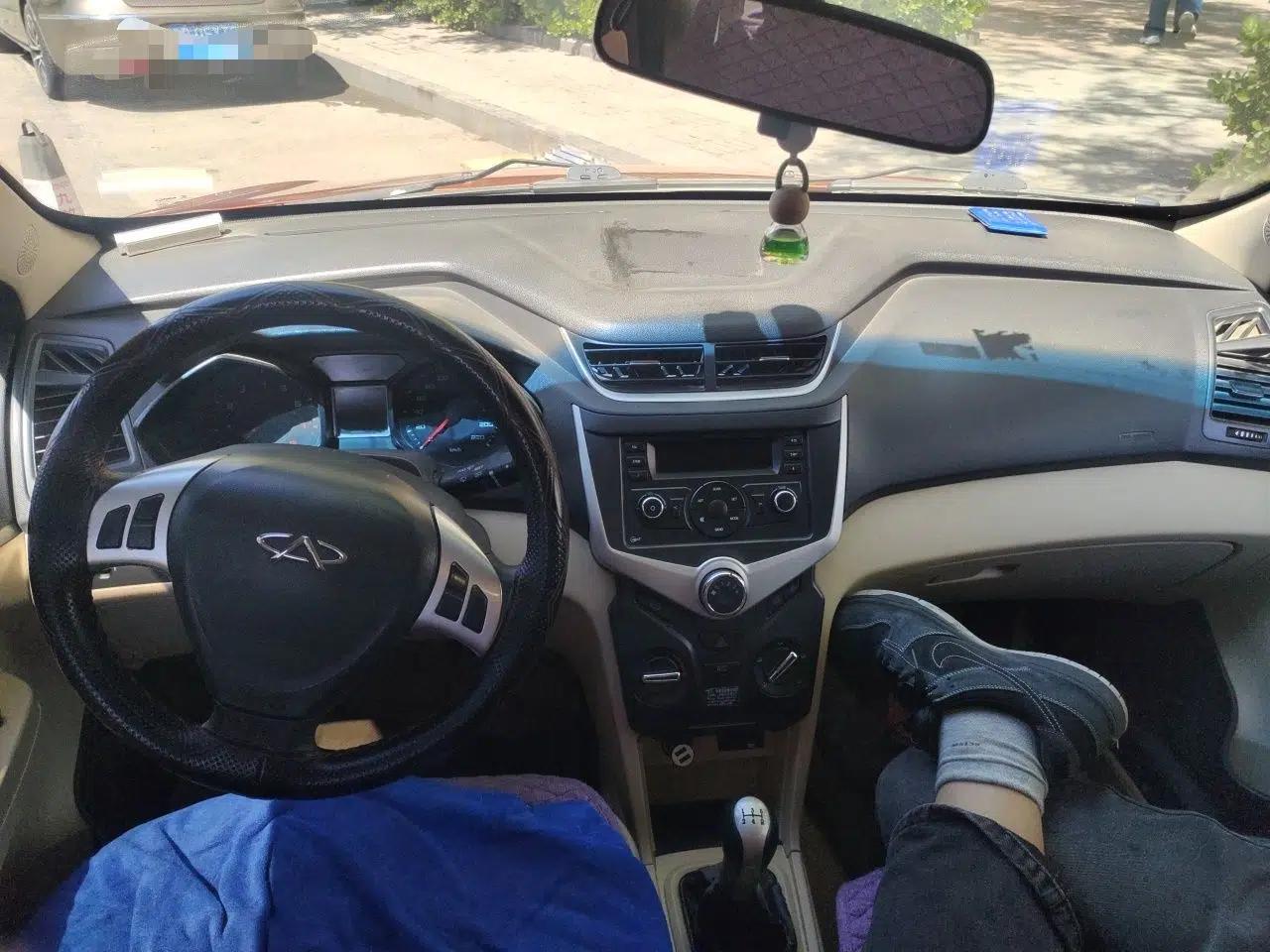 Chery Fengyun 2 2013 Hatchback 1.5L Manual Ruiyi Edition — миниатюра 10