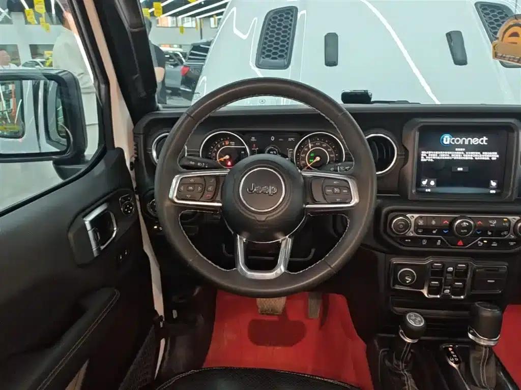 Gladiator 2023 3.6L Overland — миниатюра 11