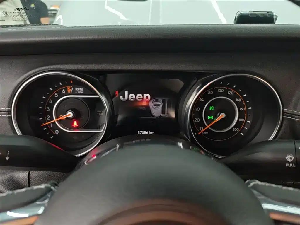 Gladiator 2023 3.6L Overland — миниатюра 12