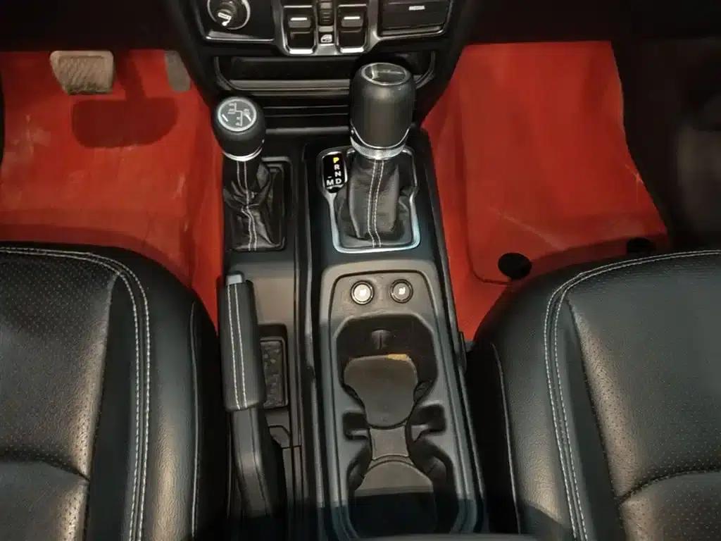 Gladiator 2023 3.6L Overland — миниатюра 14