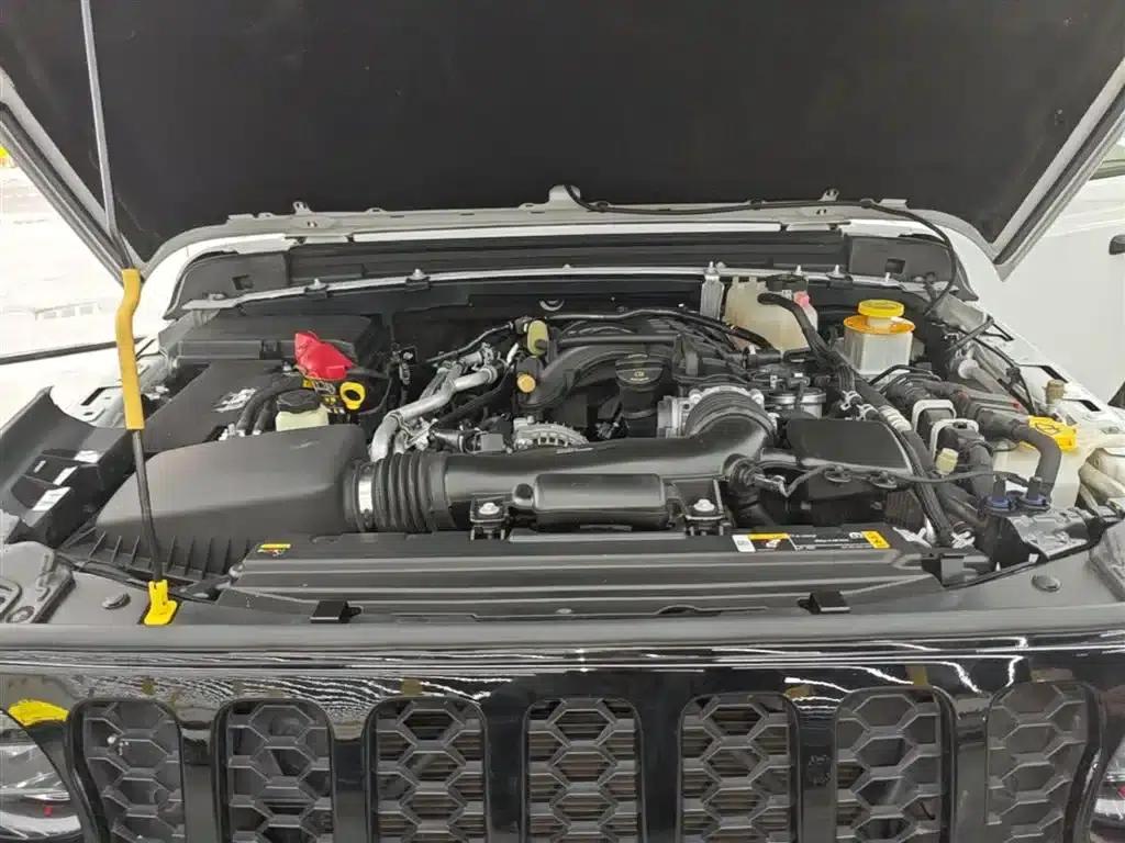 Gladiator 2023 3.6L Overland — миниатюра 20