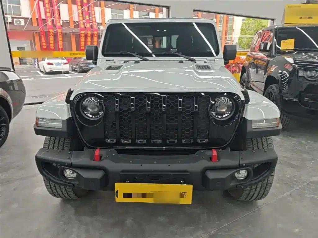 Gladiator 2023 3.6L Overland — миниатюра 3