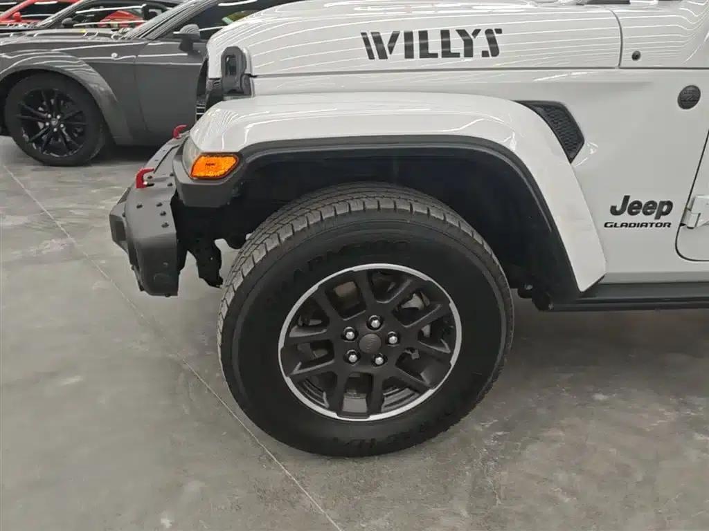 Gladiator 2023 3.6L Overland — миниатюра 23