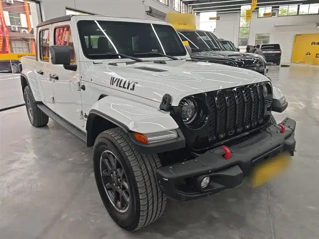 Gladiator 2023 3.6L Overland — миниатюра 4