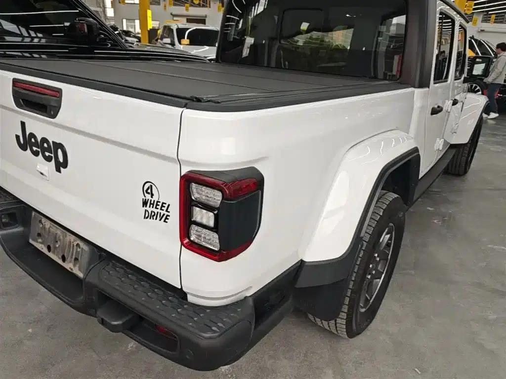 Gladiator 2023 3.6L Overland — миниатюра 7