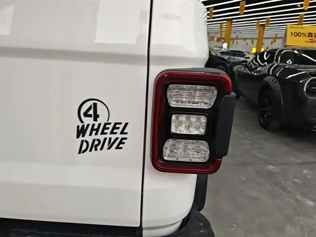 Gladiator 2023 3.6L Overland — миниатюра 8