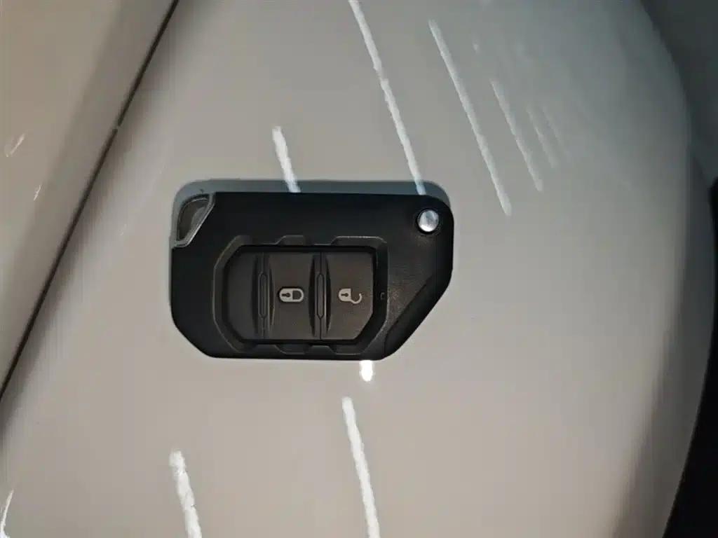 Gladiator 2023 3.6L Overland — миниатюра 9