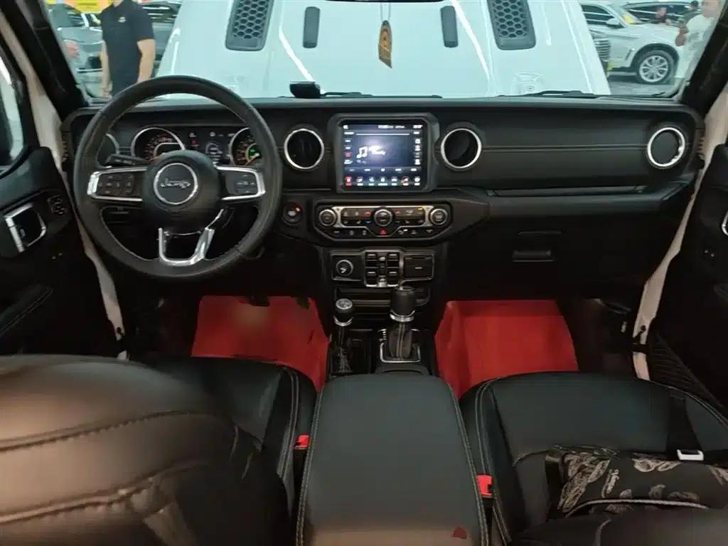 Gladiator 2023 3.6L Overland — миниатюра 10