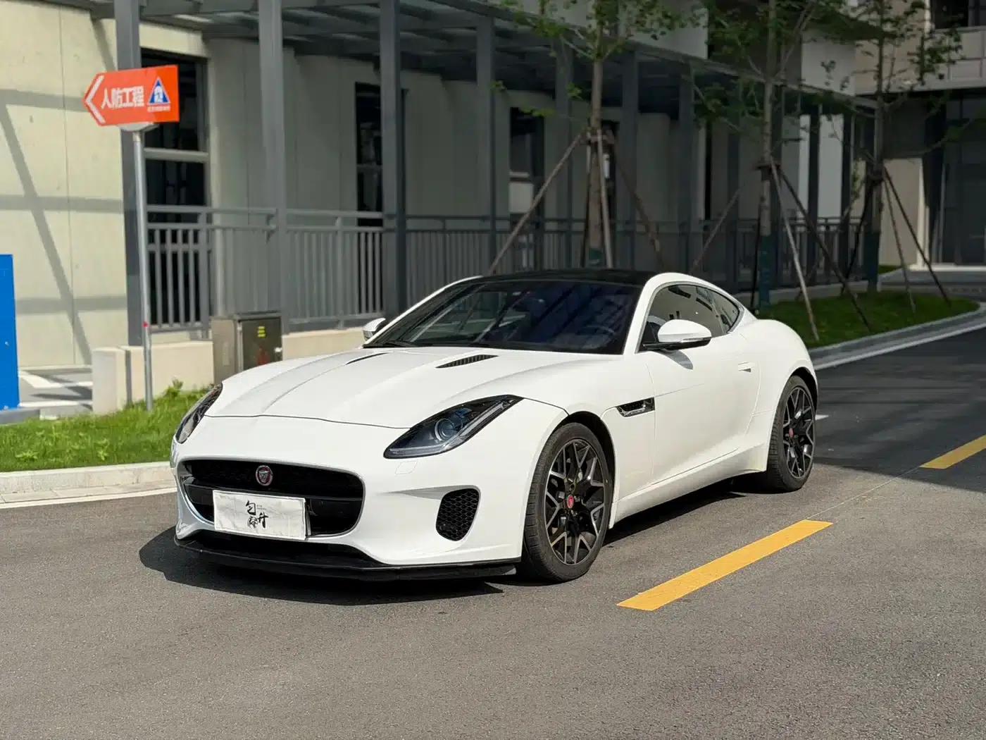 Jaguar F-TYPE 2018 3.0 SC Hardtop — миниатюра 1