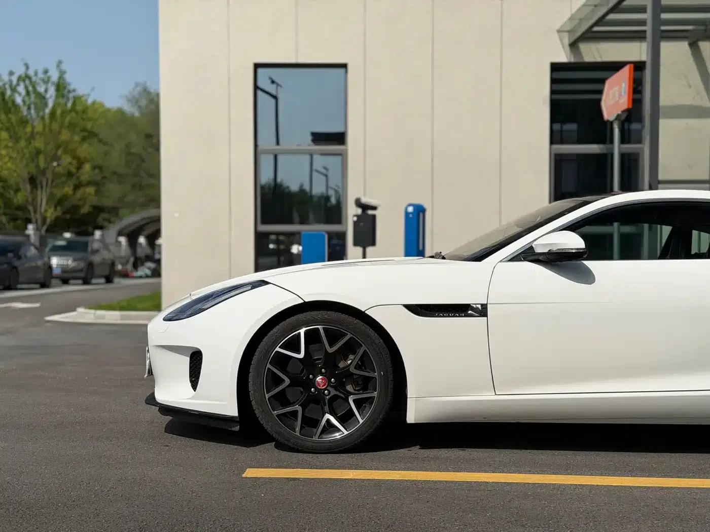 Jaguar F-TYPE 2018 3.0 SC Hardtop — миниатюра 4