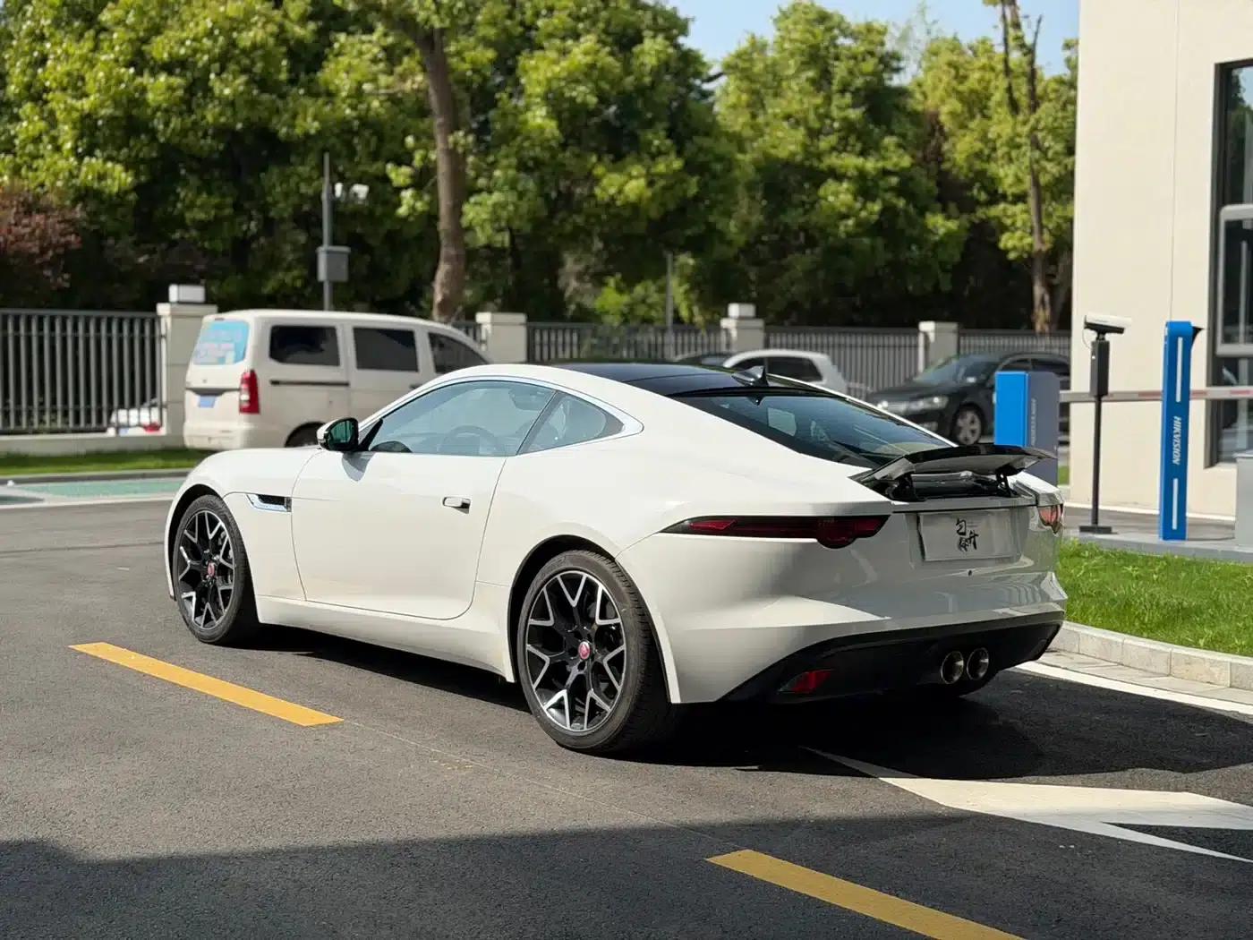Jaguar F-TYPE 2018 3.0 SC Hardtop — миниатюра 7