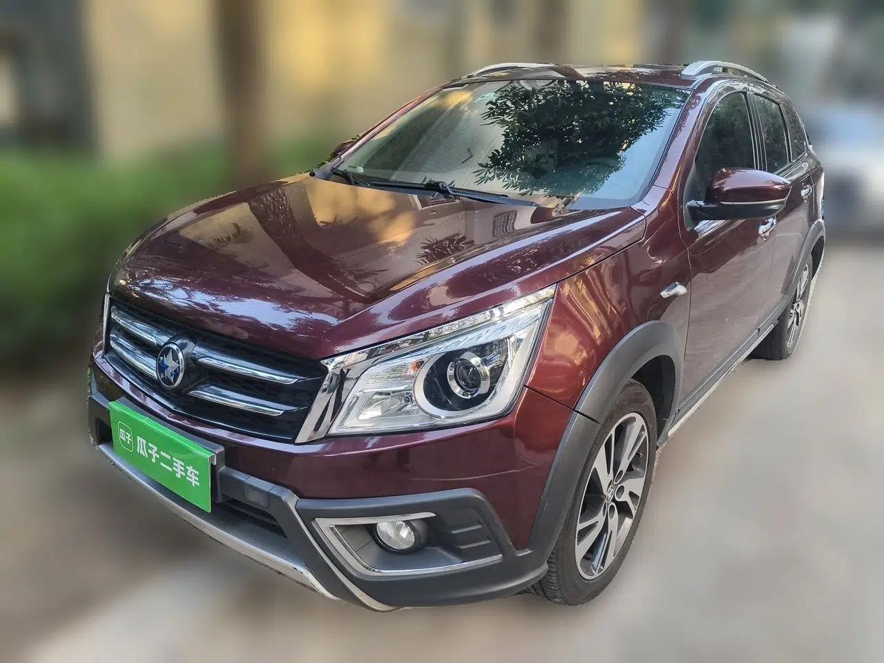 Venucia T70X 2015 2.0L CVT SmartFun Sport Edition — миниатюра 1