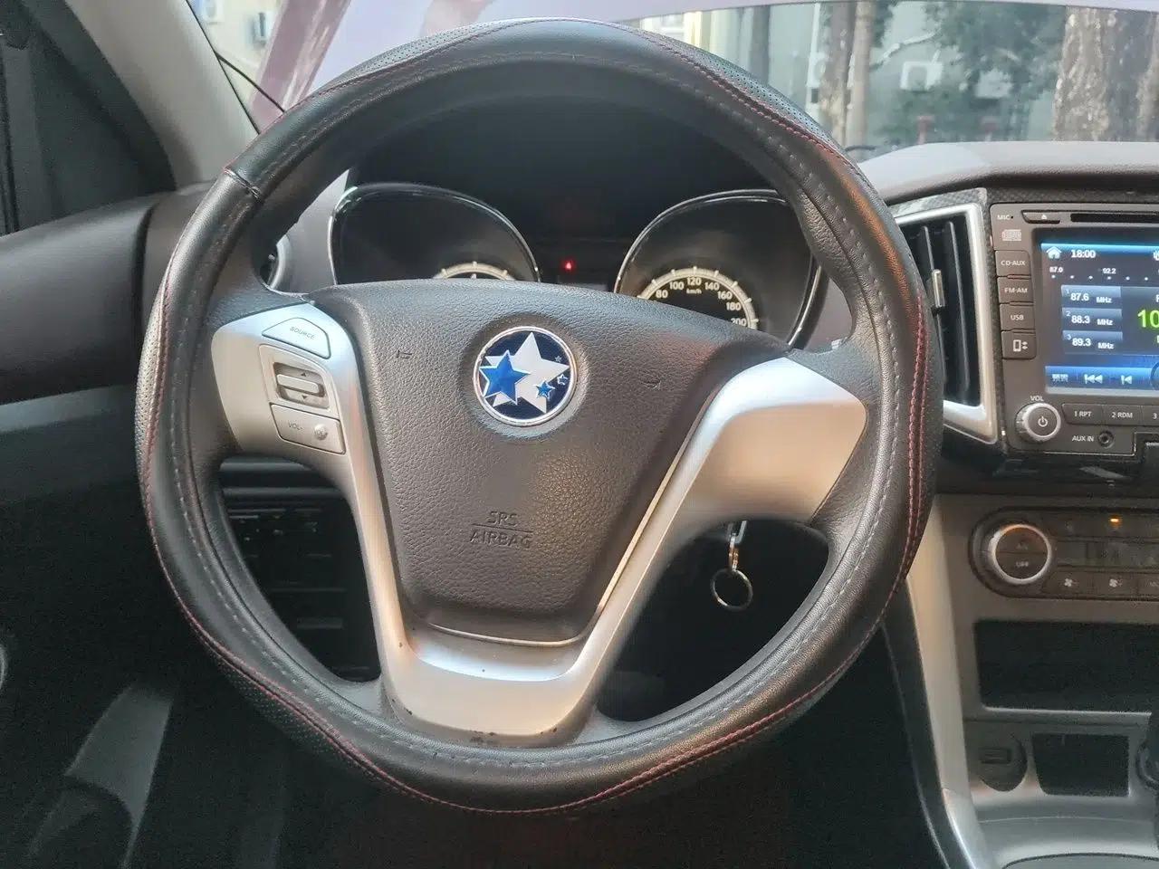 Venucia T70X 2015 2.0L CVT SmartFun Sport Edition — миниатюра 11