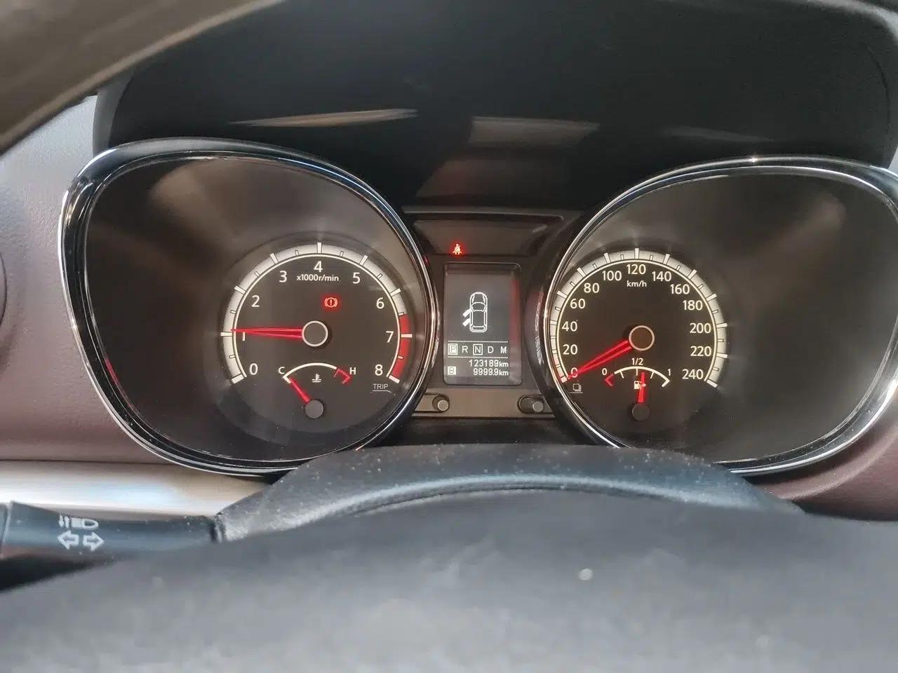 Venucia T70X 2015 2.0L CVT SmartFun Sport Edition — миниатюра 12