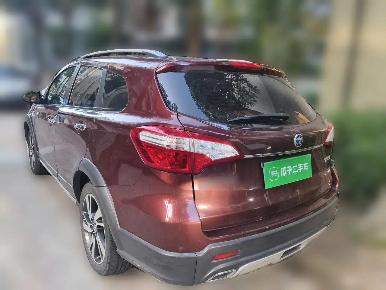 Venucia T70X 2015 2.0L CVT SmartFun Sport Edition — миниатюра 4
