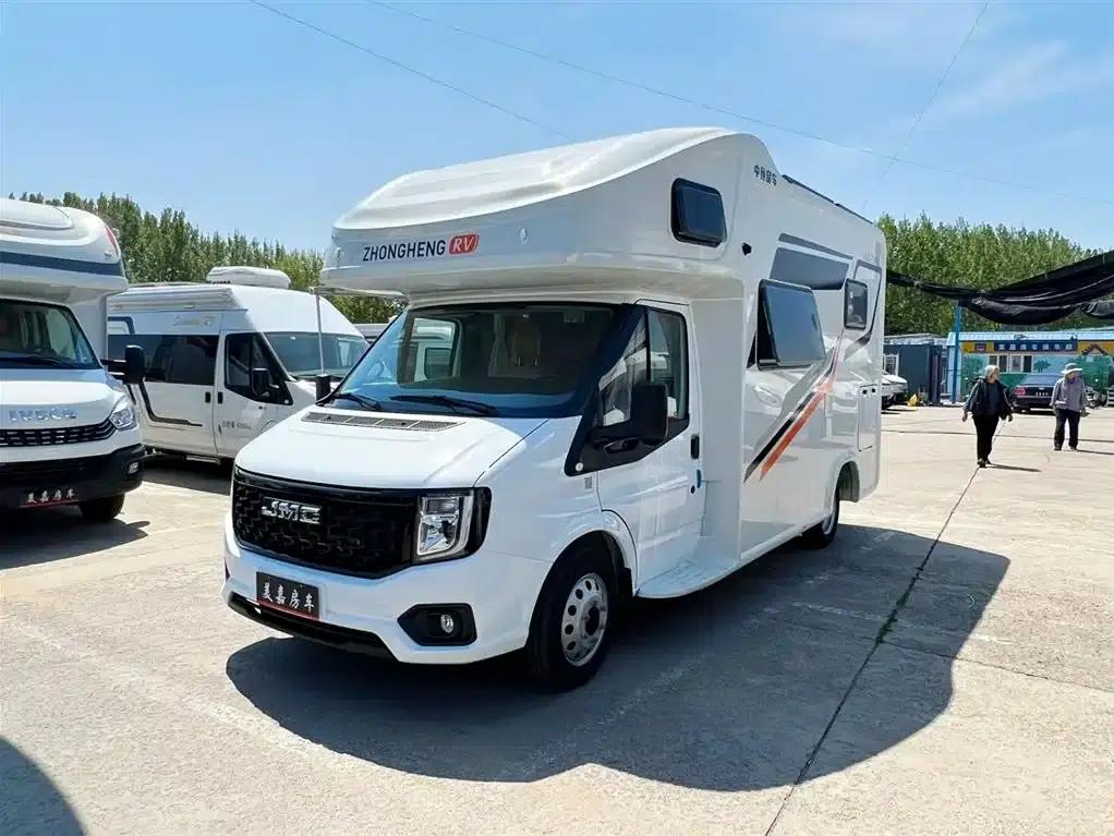 Jiangling Fushun C-type motorhome with large roof, 2026 model, 2.0T automatic. — миниатюра 1