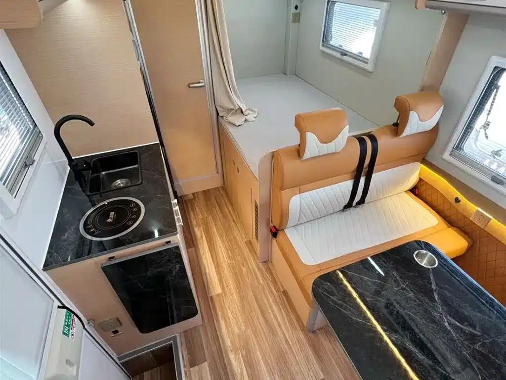 Jiangling Fushun C-type motorhome with large roof, 2026 model, 2.0T automatic. — миниатюра 12