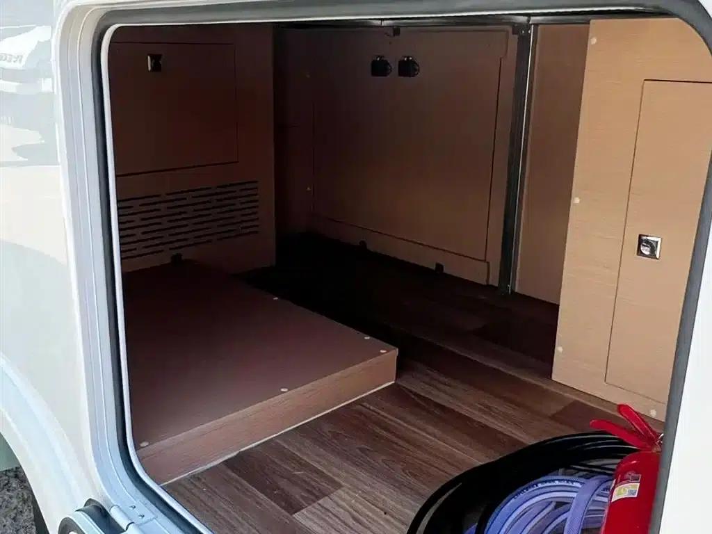 Jiangling Fushun C-type motorhome with large roof, 2026 model, 2.0T automatic. — миниатюра 17
