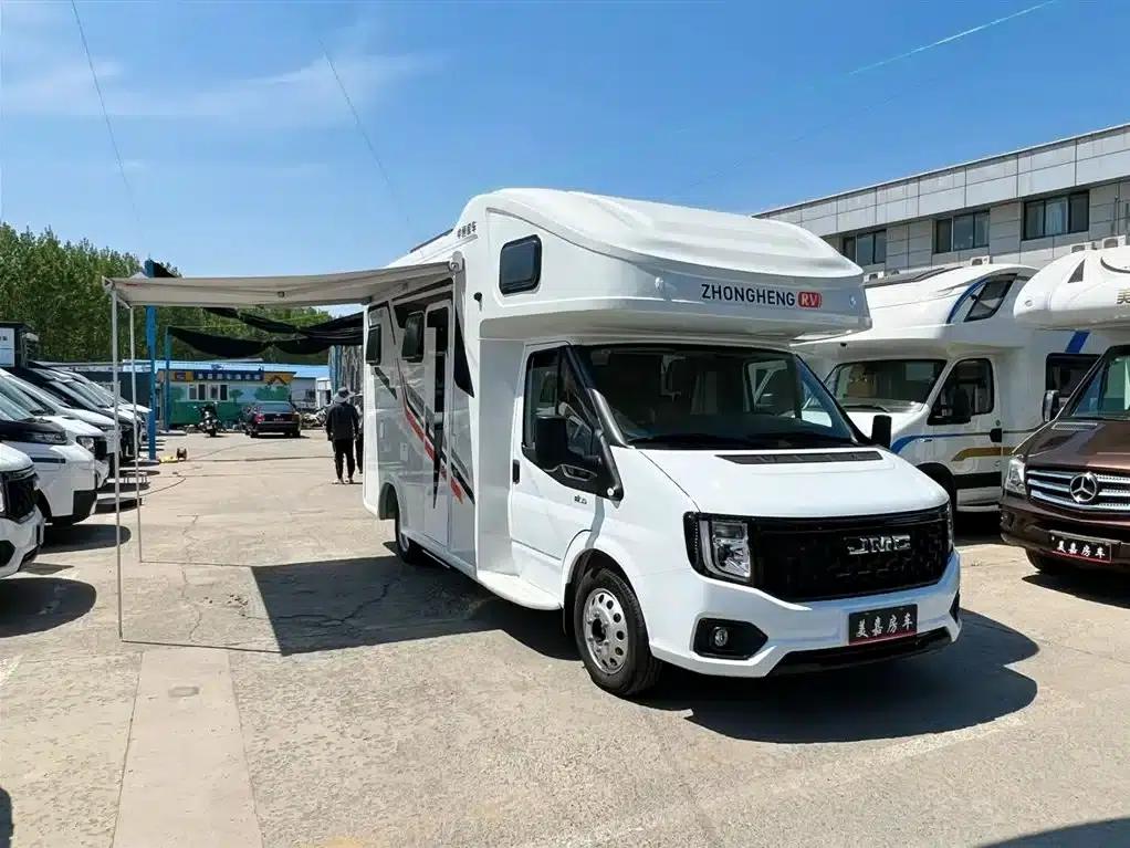 Jiangling Fushun C-type motorhome with large roof, 2026 model, 2.0T automatic. — миниатюра 4