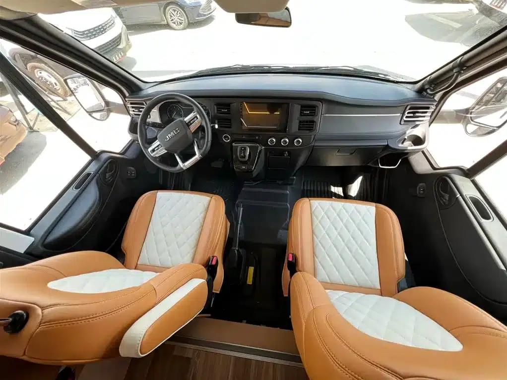 Jiangling Fushun C-type motorhome with large roof, 2026 model, 2.0T automatic. — миниатюра 6