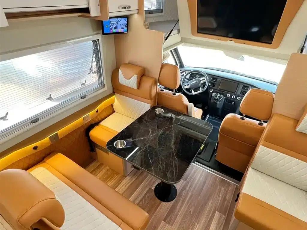 Jiangling Fushun C-type motorhome with large roof, 2026 model, 2.0T automatic. — миниатюра 8