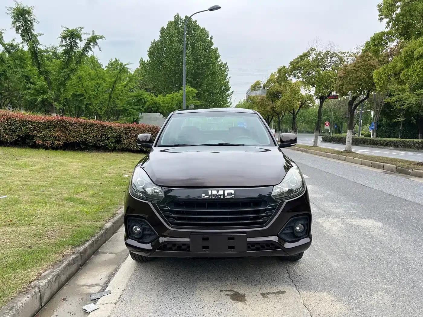 Baodian 2022 2.5T Diesel 2WD Premium Long Wheelbase JX4D25A6L — миниатюра 2