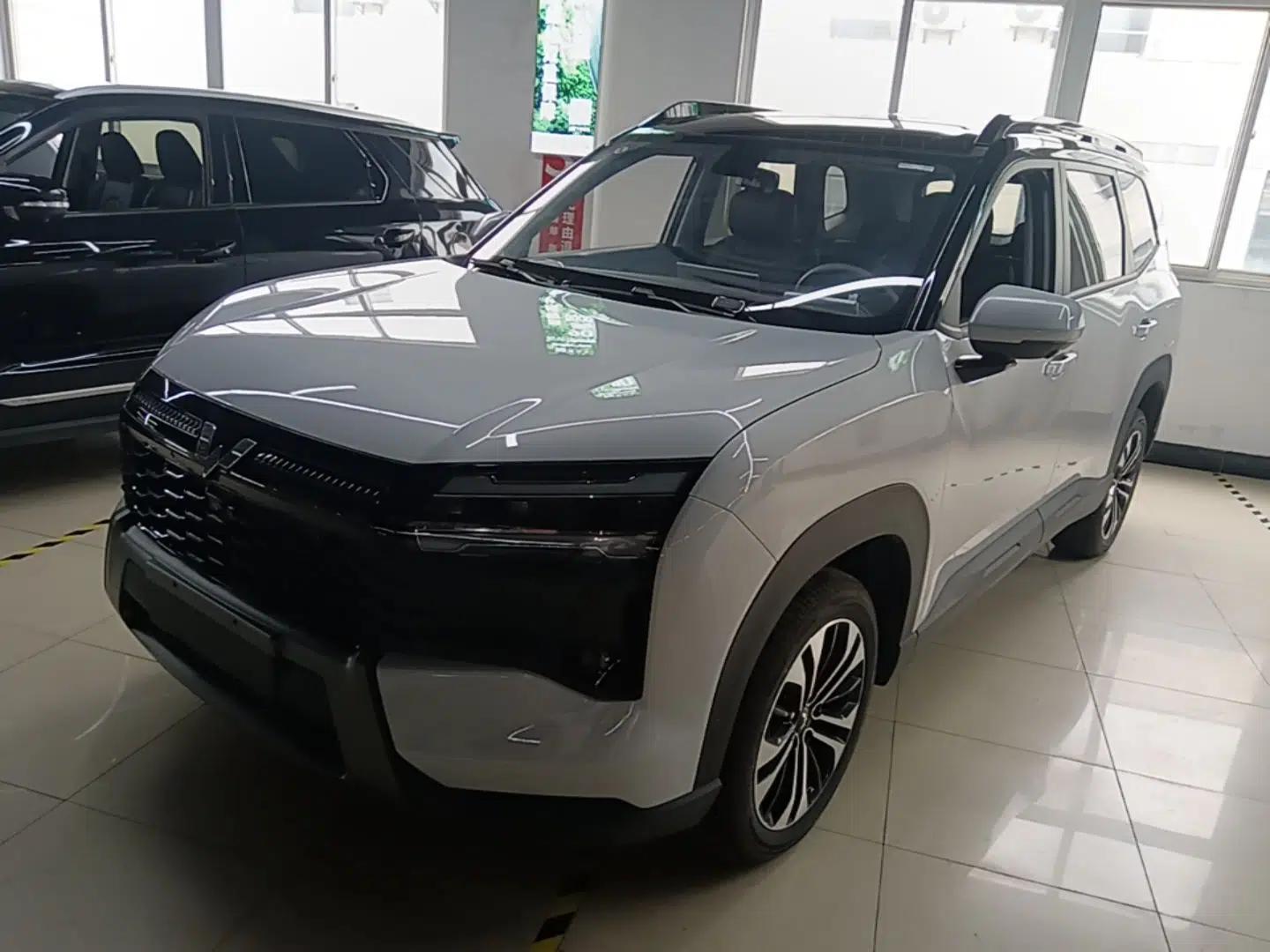 Wuling Xingguang 560 New Energy 2026 Model, Plug-in Hybrid, 125 km, Luxury Version — миниатюра 1