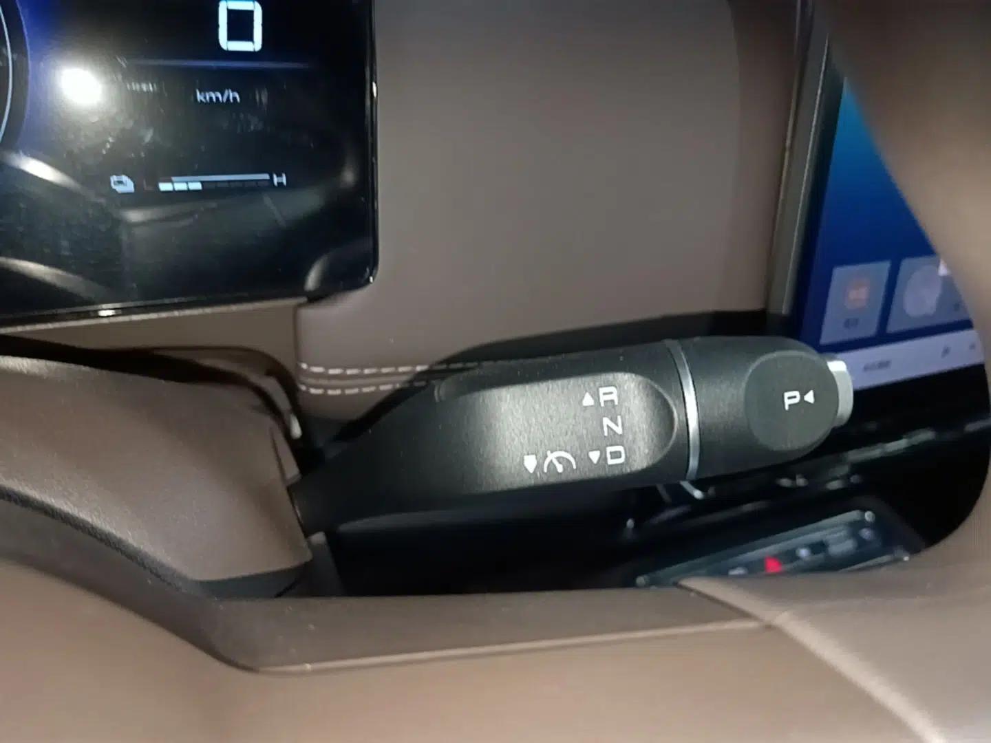 Wuling Xingguang 560 New Energy 2026 Model, Plug-in Hybrid, 125 km, Luxury Version — миниатюра 17