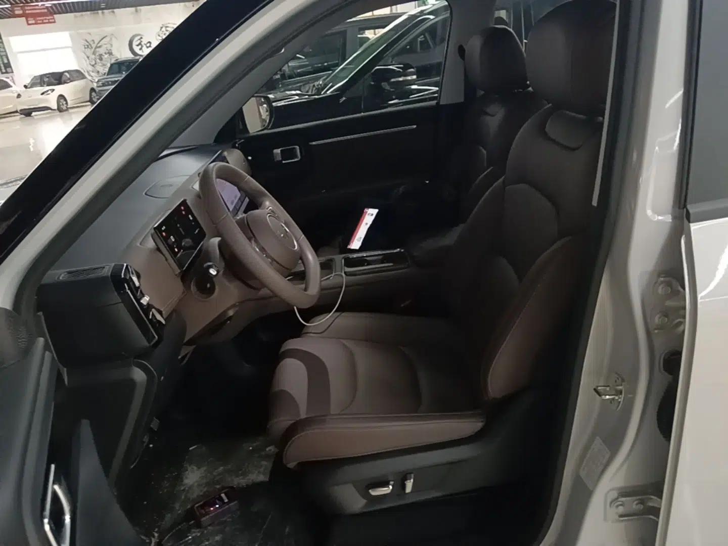 Wuling Xingguang 560 New Energy 2026 Model, Plug-in Hybrid, 125 km, Luxury Version — миниатюра 18