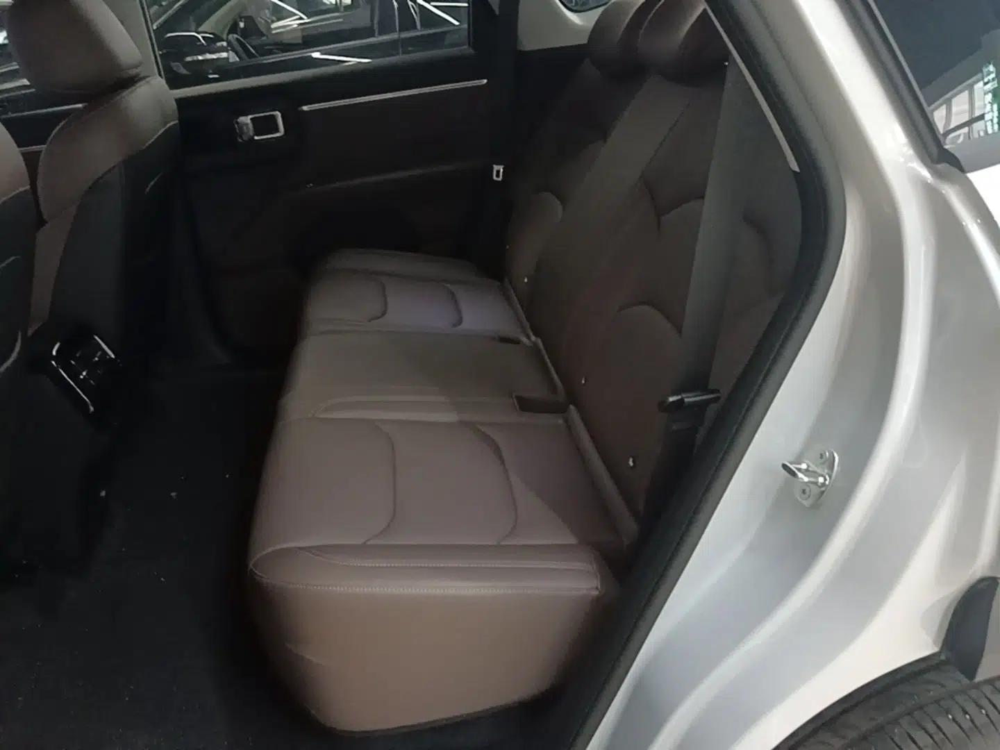 Wuling Xingguang 560 New Energy 2026 Model, Plug-in Hybrid, 125 km, Luxury Version — миниатюра 20