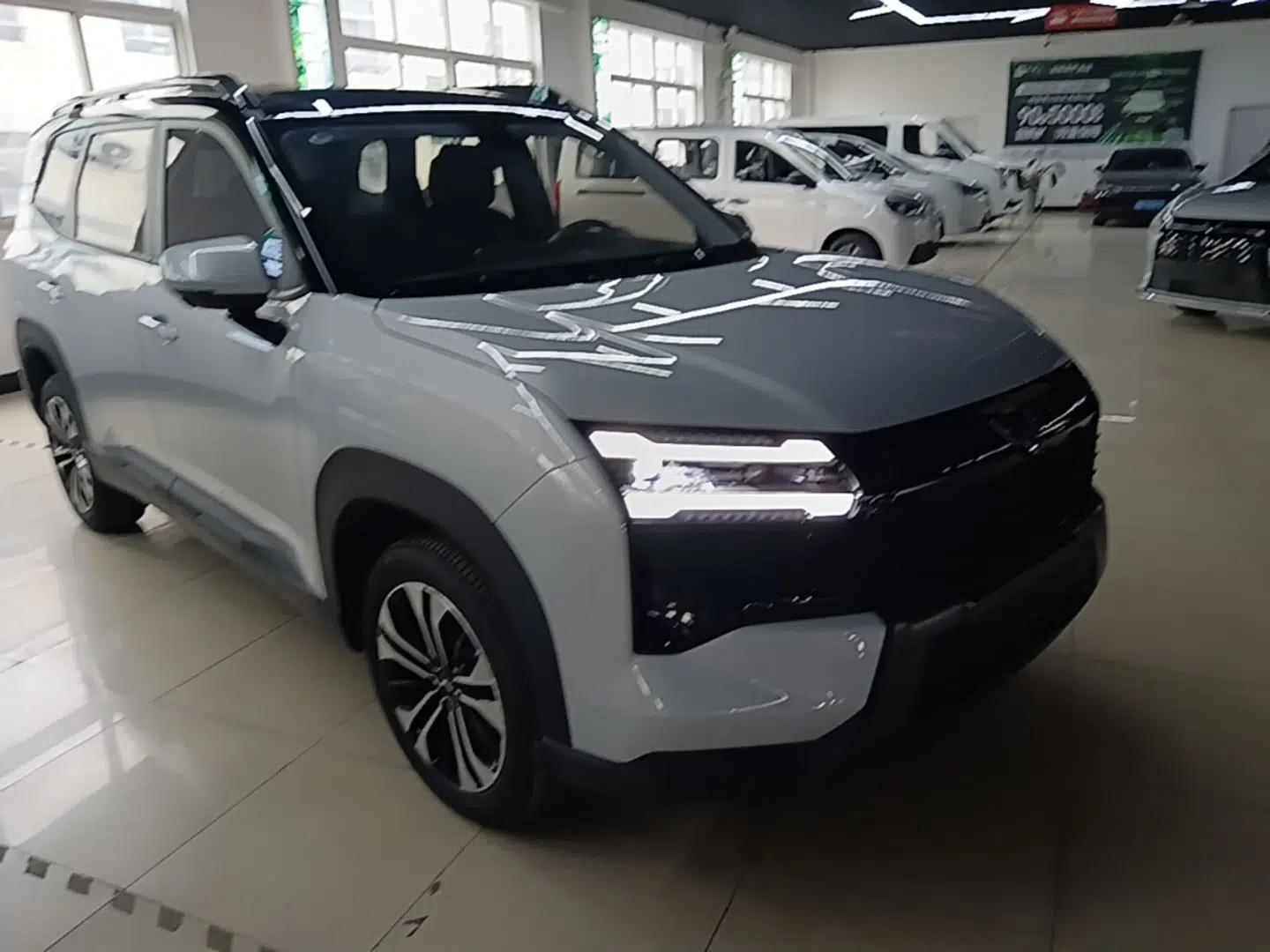 Wuling Xingguang 560 New Energy 2026 Model, Plug-in Hybrid, 125 km, Luxury Version — миниатюра 3