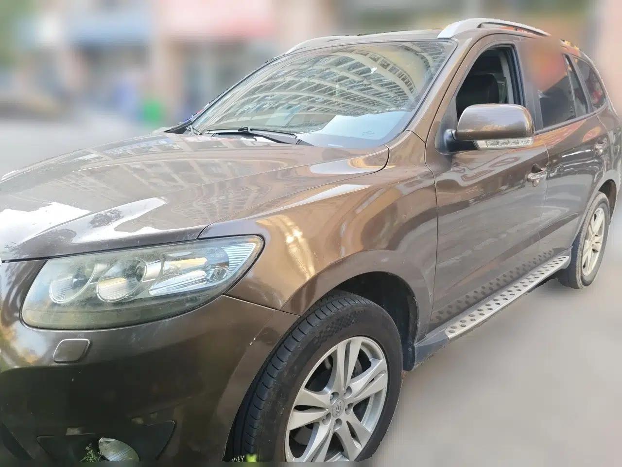 Hyundai Santa Fe Classic 2011 2.4 Ultimate Edition 7-Seater Two-Wheel Drive — миниатюра 1