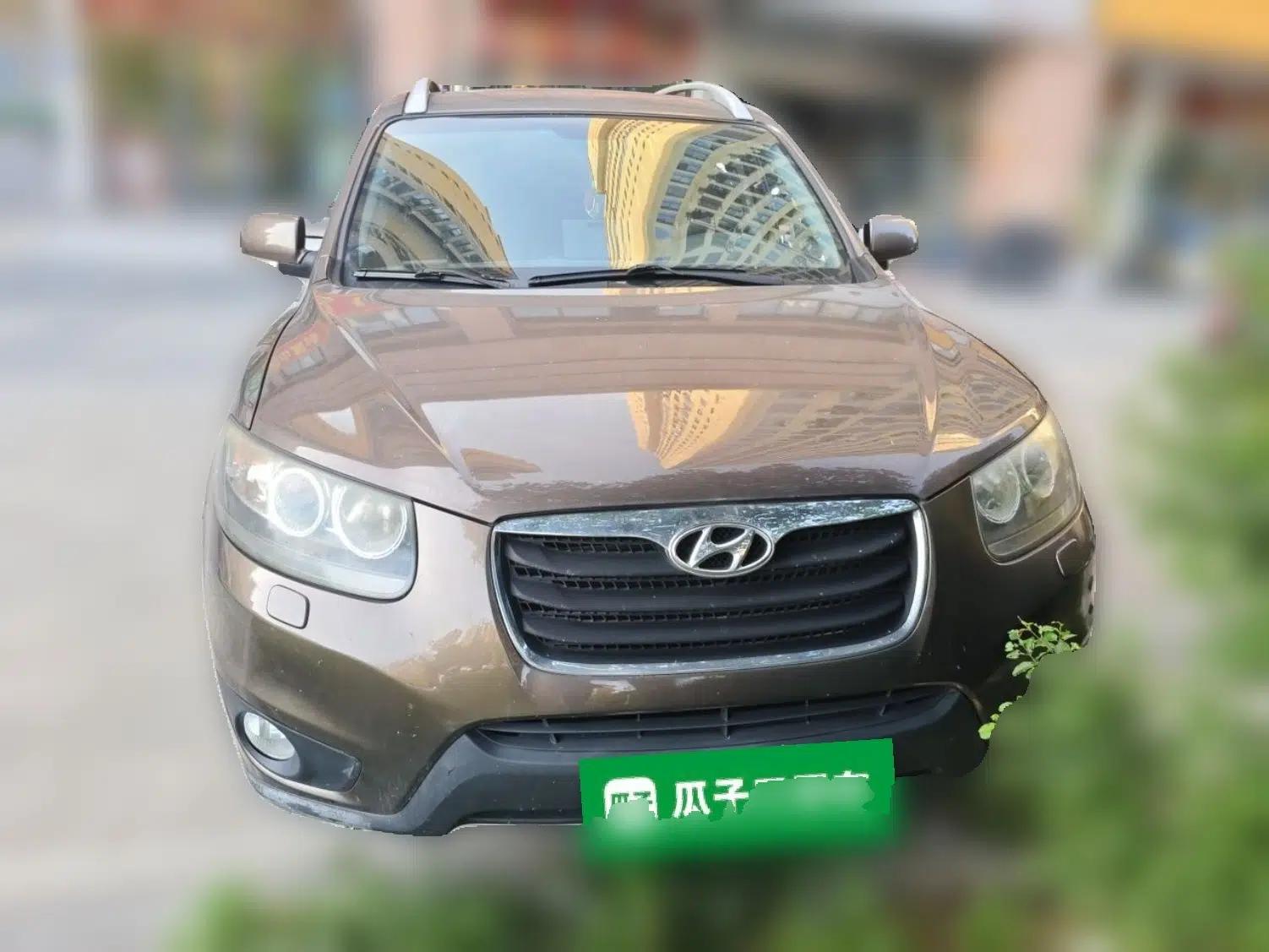 Hyundai Santa Fe Classic 2011 2.4 Ultimate Edition 7-Seater Two-Wheel Drive — миниатюра 2