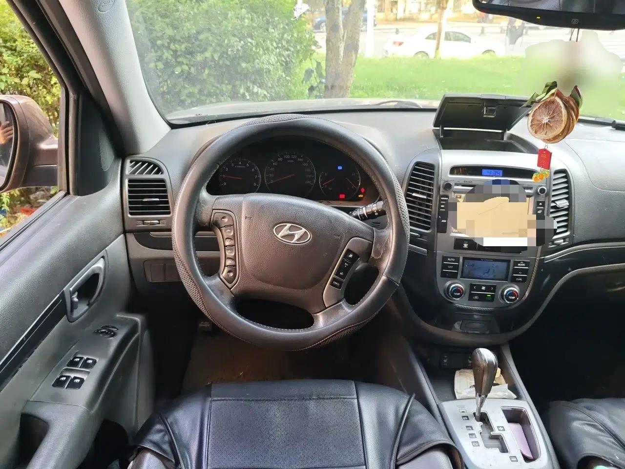 Hyundai Santa Fe Classic 2011 2.4 Ultimate Edition 7-Seater Two-Wheel Drive — миниатюра 11