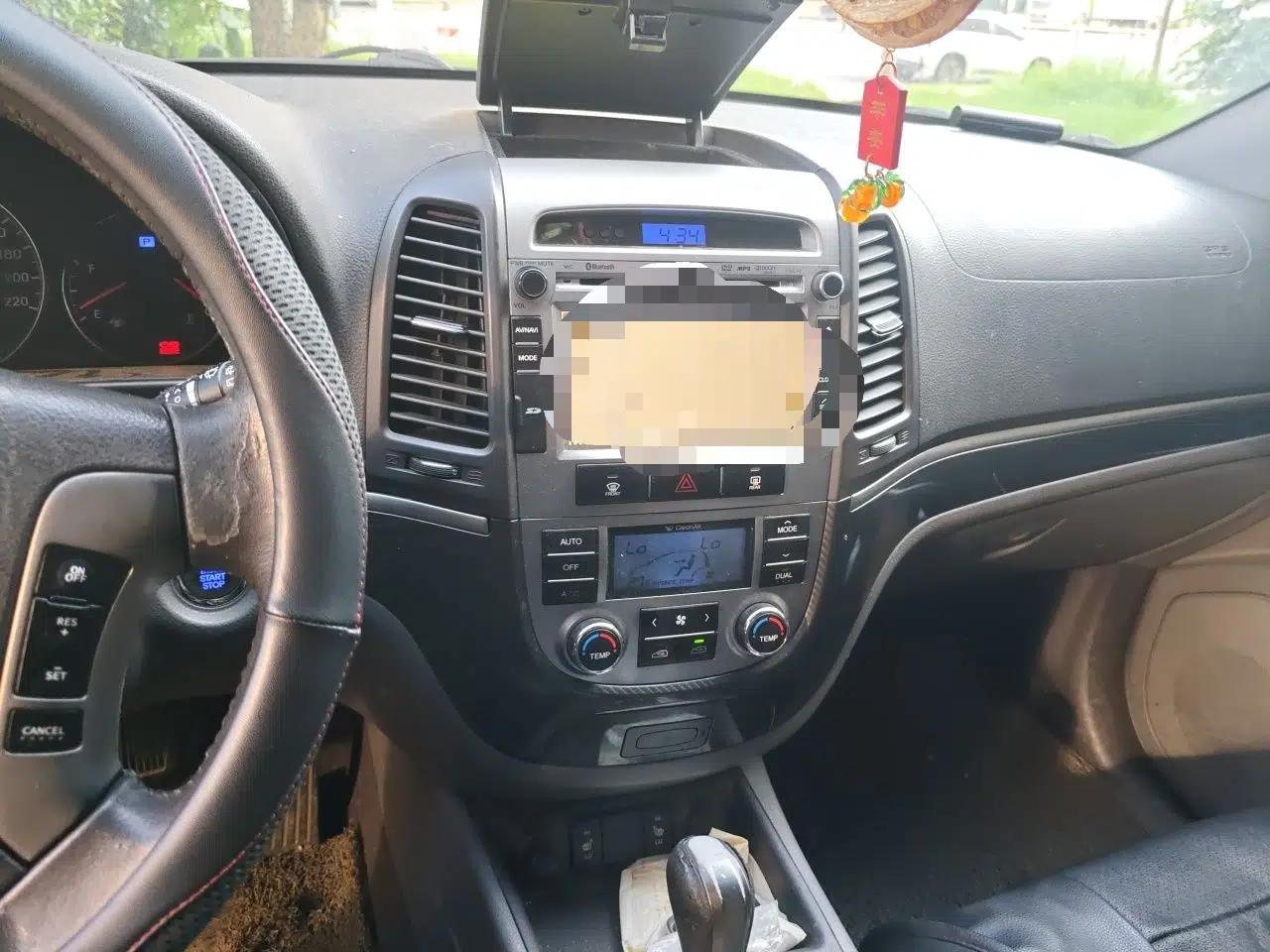 Hyundai Santa Fe Classic 2011 2.4 Ultimate Edition 7-Seater Two-Wheel Drive — миниатюра 14