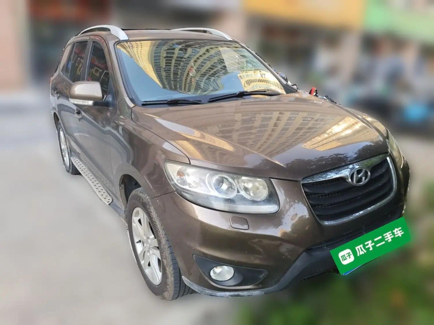 Hyundai Santa Fe Classic 2011 2.4 Ultimate Edition 7-Seater Two-Wheel Drive — миниатюра 3